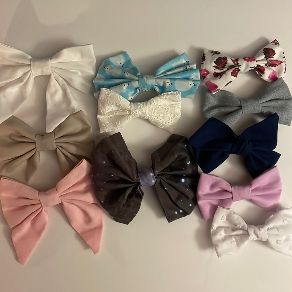 Bundle of 11 hair bows